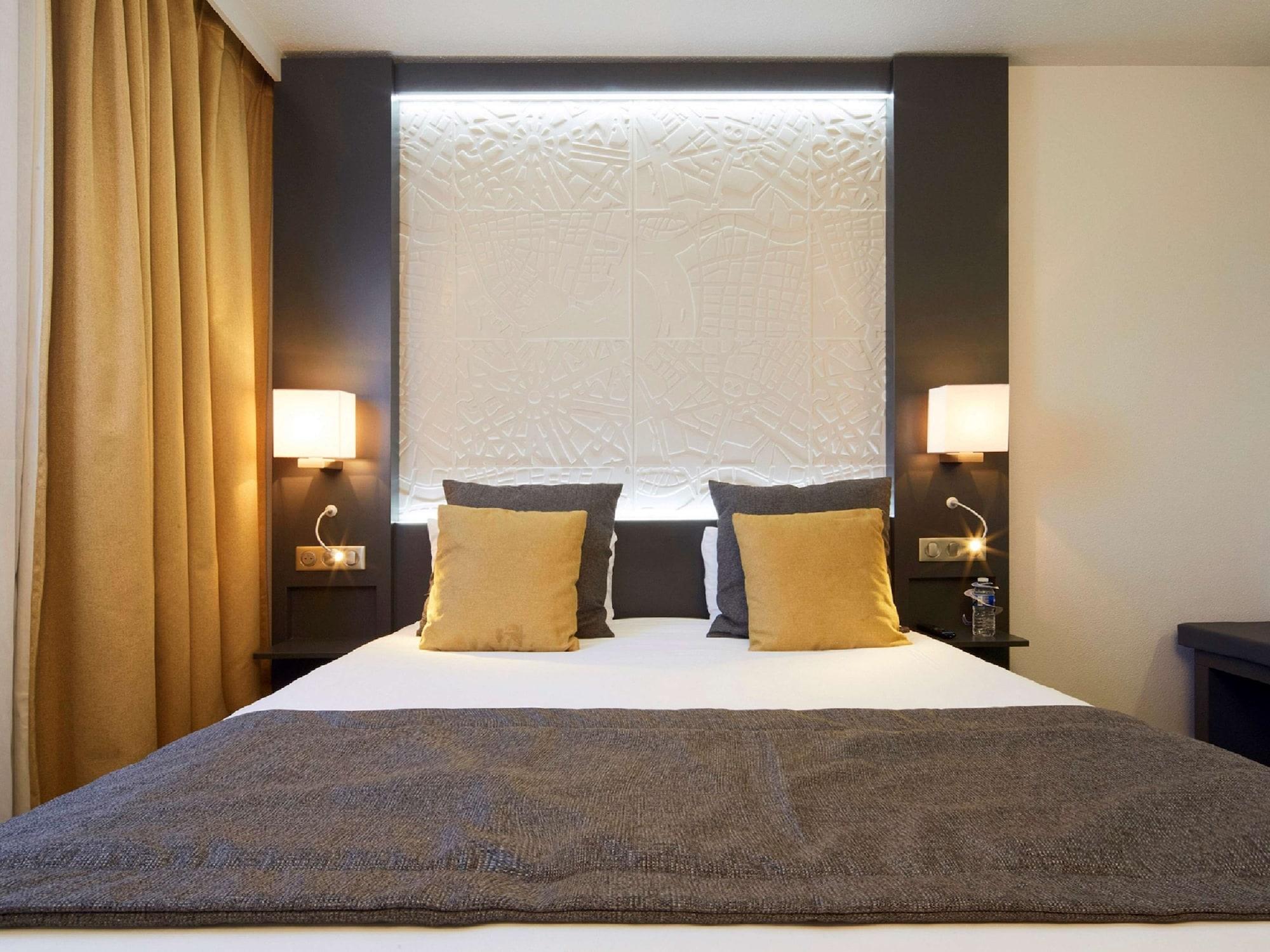 คีเรียด เบซอน ลา เดฟองซ์ Hotel เบอซองส์ ภายนอก รูปภาพ